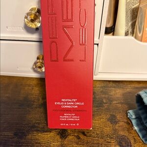 Eyelid & Dark Circle Corrector - Bold Red